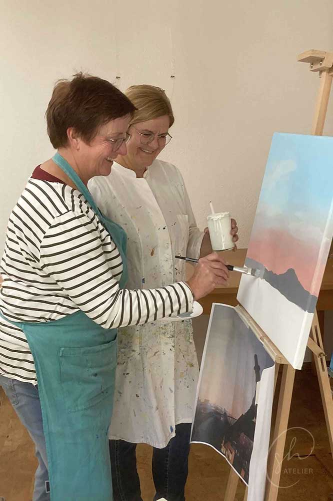 Ich begleite meine Schüler und Schülerinnen während der Entstehung der Kunstwerke.