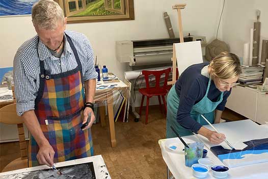 Angehende Künstler bei ihrer Arbeit.