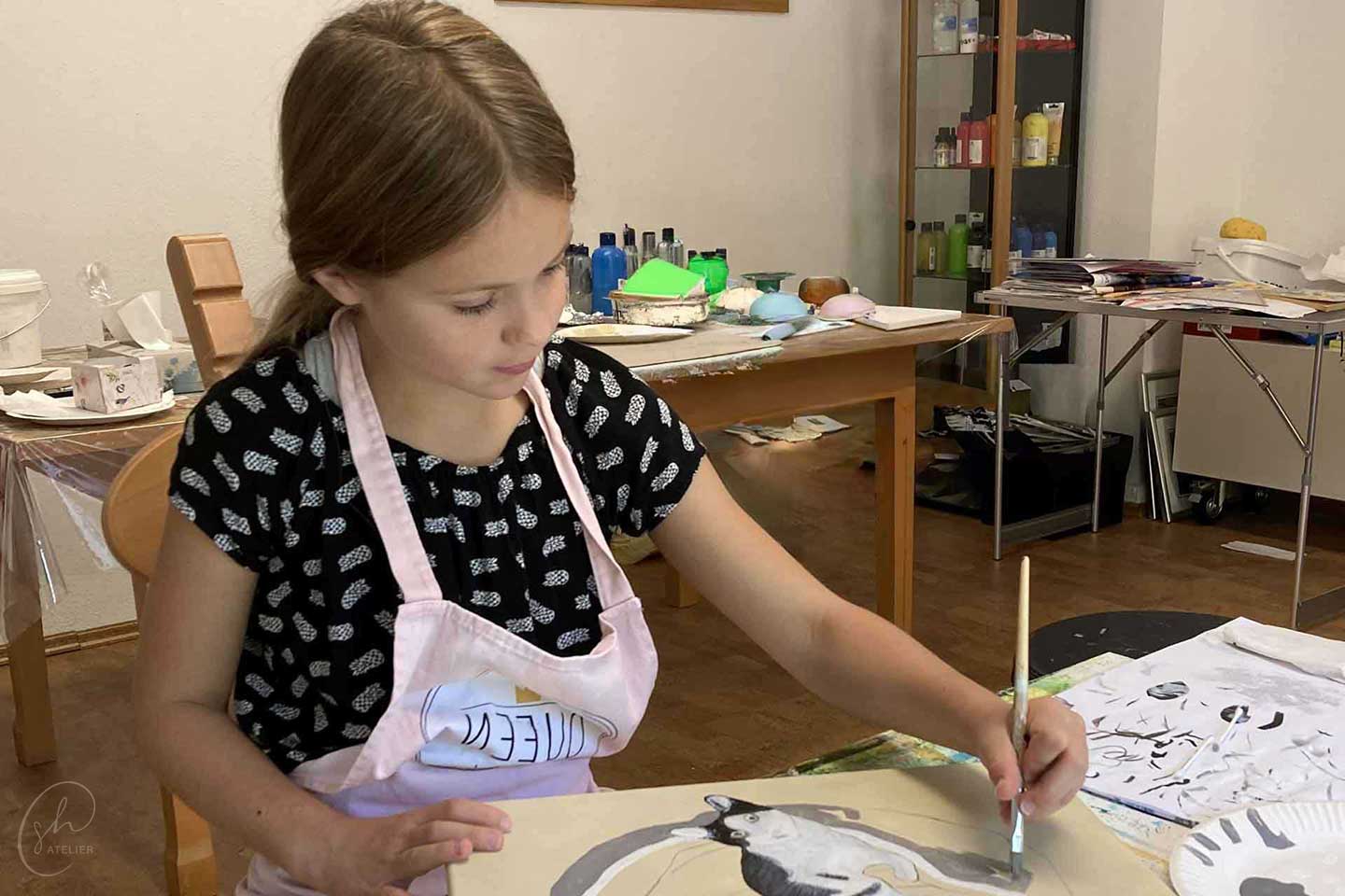 Eine Künstlerin bei der Arbeit.