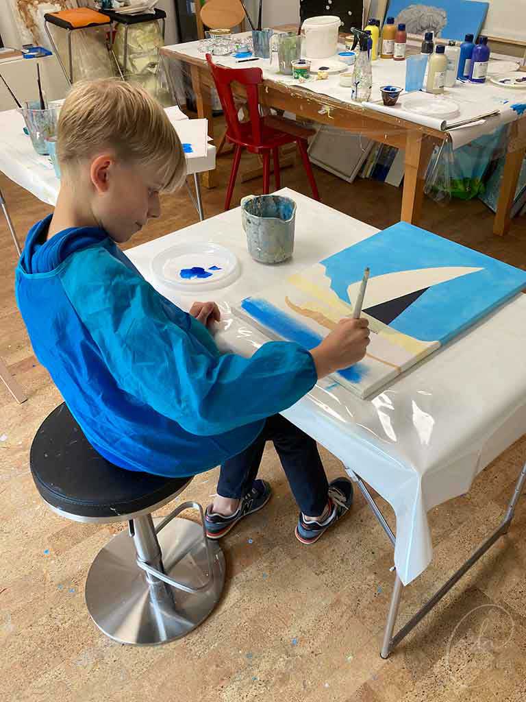 Ganz vertieft in seiner Arbeit.