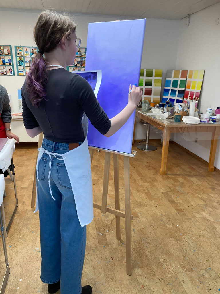 Ganz vertieft in seiner Arbeit.